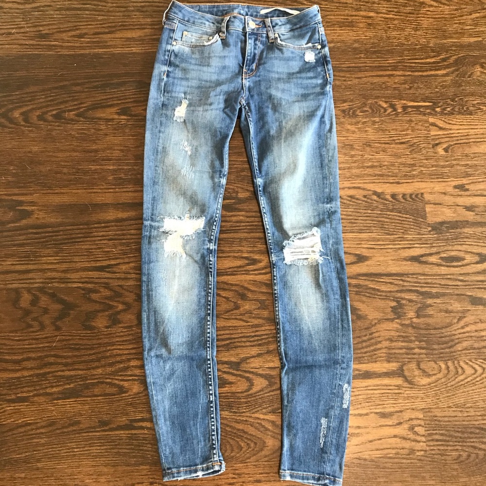 Zara medium rise slim fit jeans. Distressed.